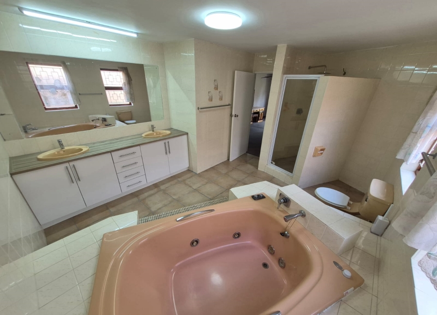 5 Bedroom Property for Sale in Bayview Western Cape
